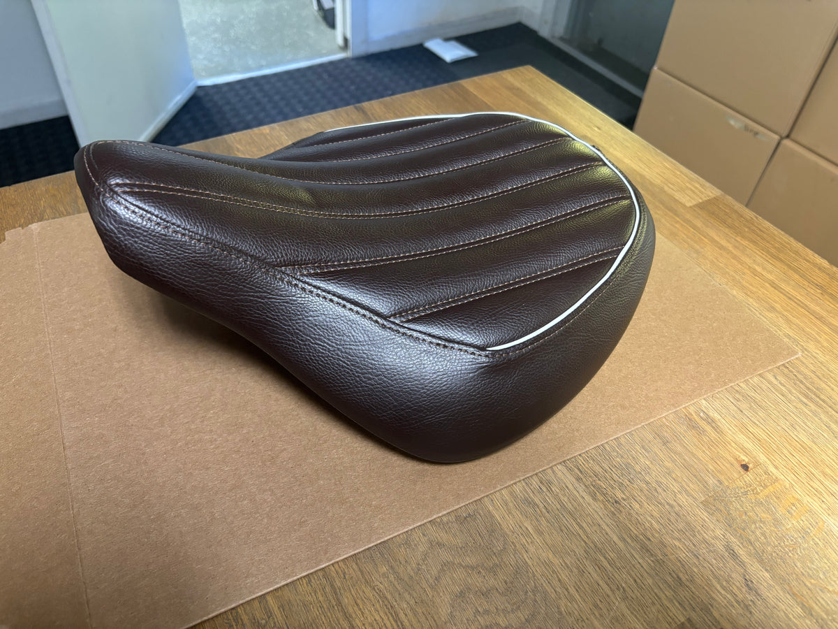 Triumph Bobber Rider Brown Ribbed Seat - A9700425 – Hermy's