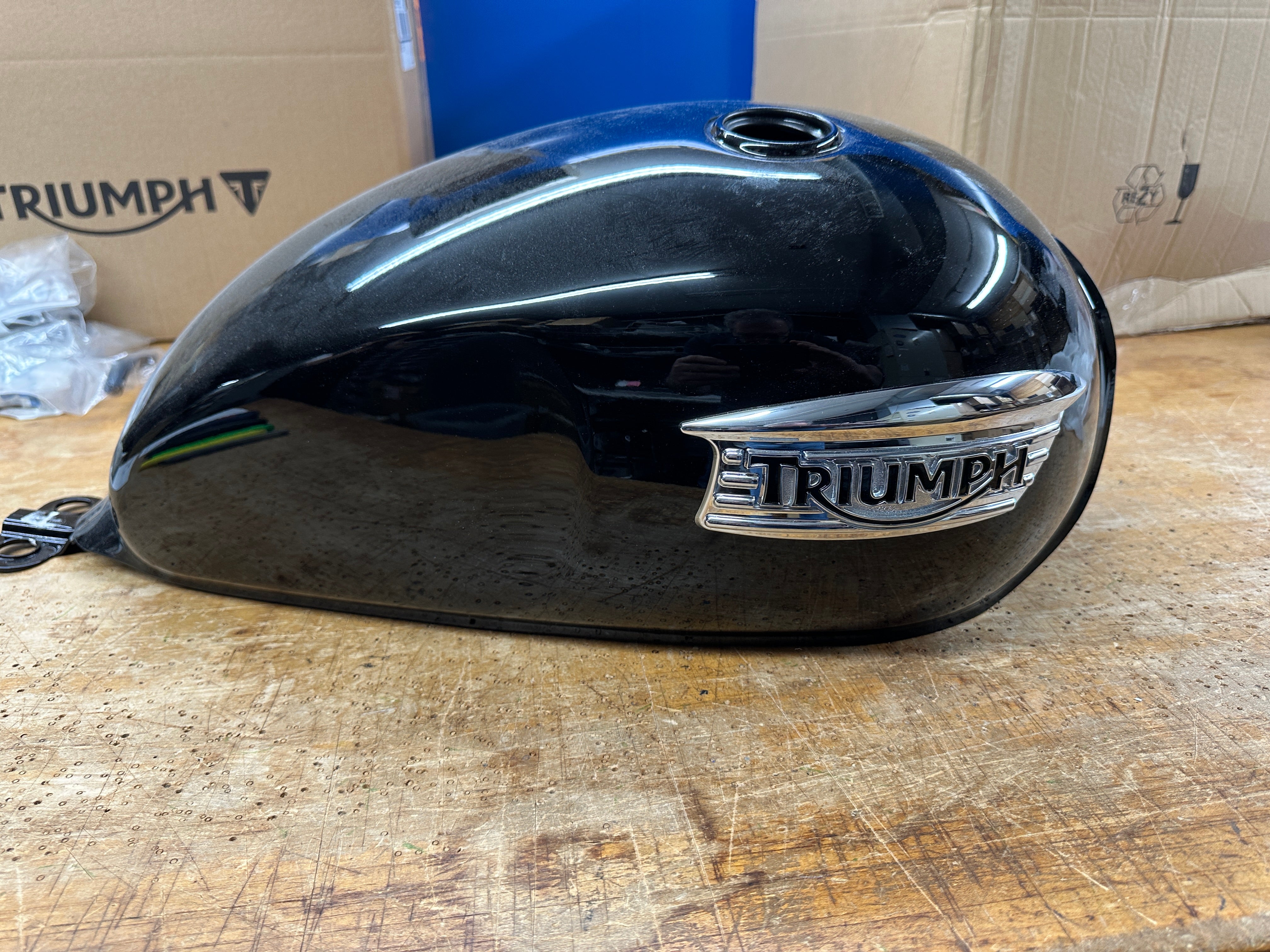 ムスタングTriumph /美品 Triumph Bonneville Fuel Tank Spares Assembly - T2402215-PG