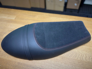 Triumph Liquid Cooled Thruxton 1200 R Dual Seat - T2308771